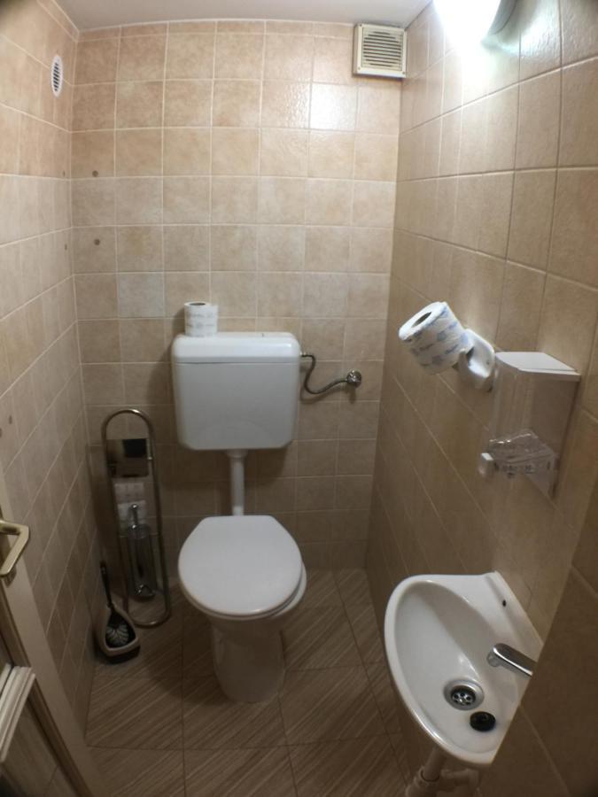 Patavar Panzio Etterem Gyongyospata Buitenkant foto