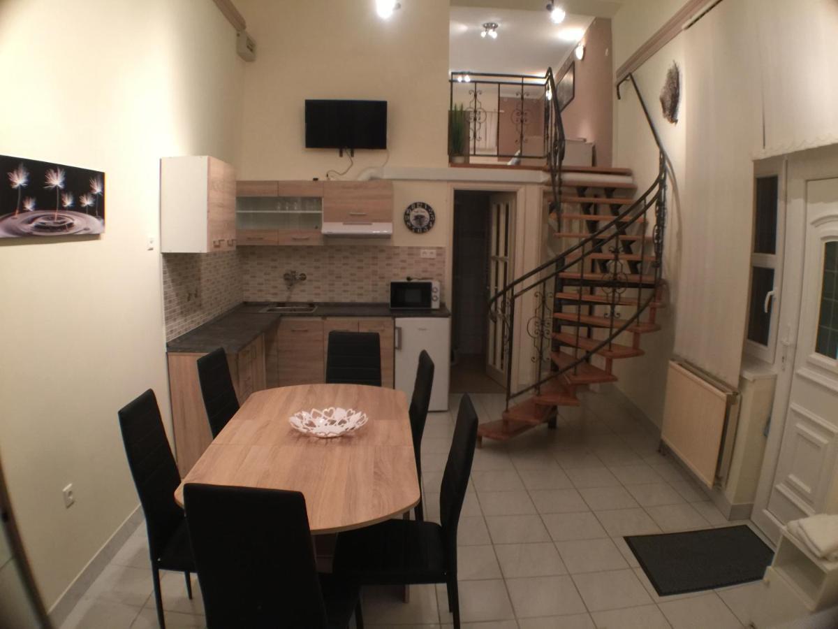 Patavar Panzio Etterem Gyongyospata Buitenkant foto