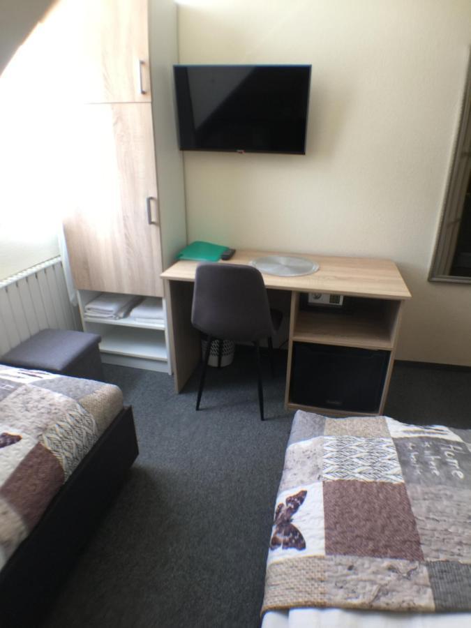 Patavar Panzio Etterem Gyongyospata Buitenkant foto