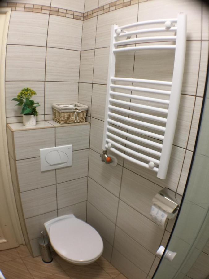 Patavar Panzio Etterem Gyongyospata Buitenkant foto